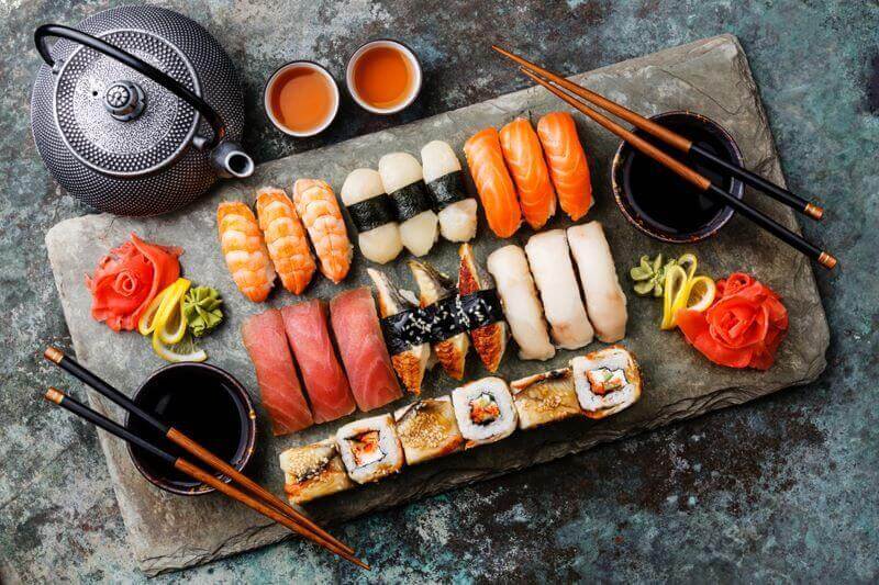 Sushi món ăn được coi là biểu tượng ẩm thực độc đáo của Nhật Bản
