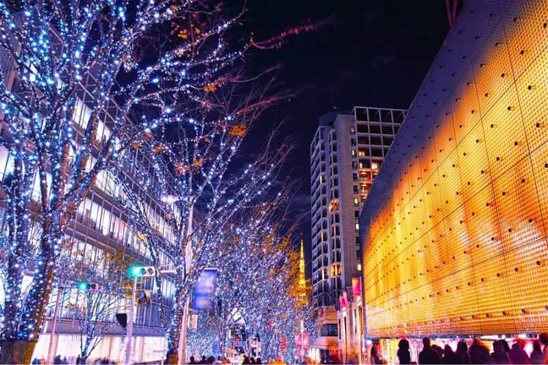 Đường phố Tokyo được trang trí lộng lẫy khi vào đông