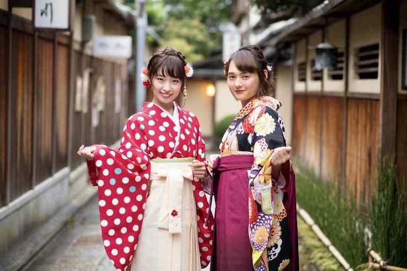 Kimono được làm từ chất liệu mỏng nhẹ giúp người mặc thoải mái