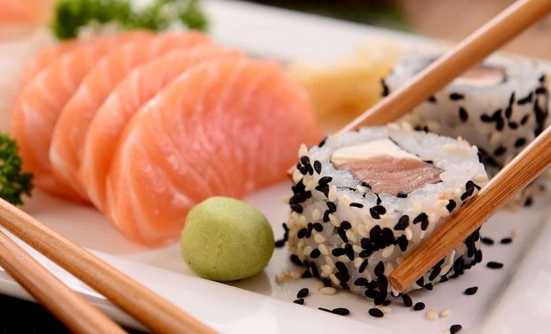 Sushi và Sashimi hai món ăn đặc sắc của Nhật Bản